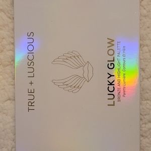 True + Luscious Lucky Glow Bronze and Highlight Palette